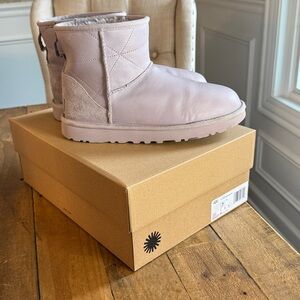 Uggs Classic mini pearlized lilac purple colored boot Size 7